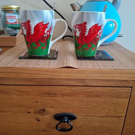 Appartamento 1A Butty Bach Milford Haven Esterno foto